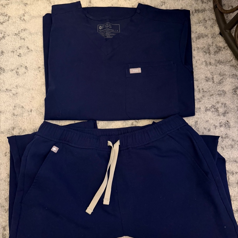FIGS Men’s S Navy Scrub Top and S Jogger Pants